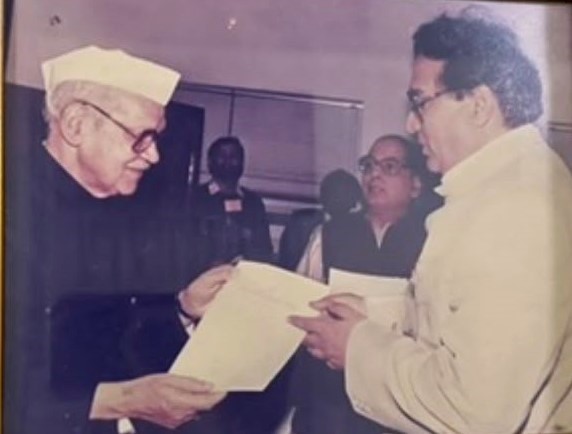 Prof. Hari Shanker Adesh receiving a national citation from President Dr. Shankar Dayal Sharma